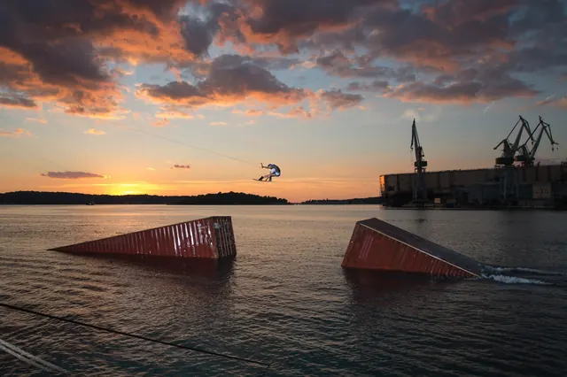 Wake crane session, Pula harbour