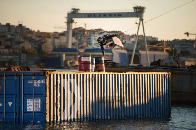 Wake crane session, Pula harbour