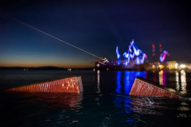 Wake crane session at night, Pula